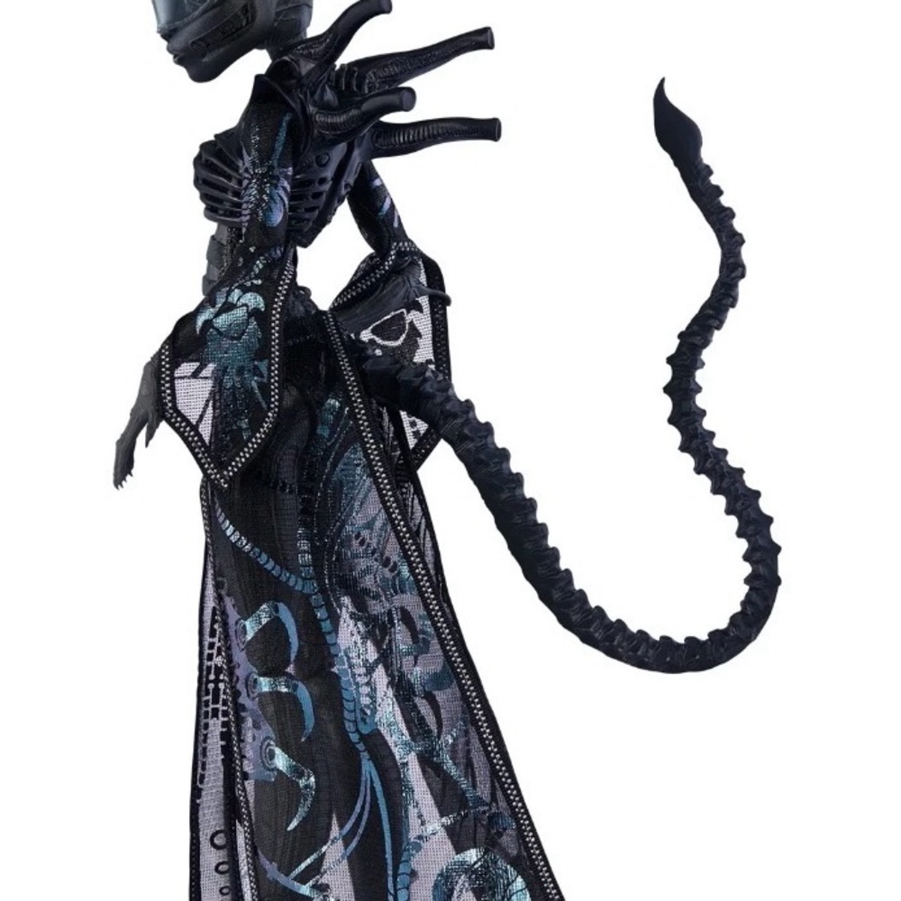 Monster High, Skullector “Alien” doll — brand new, never opened Mattel creation - Picture 6 of 11